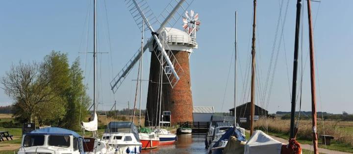 Fabulous 2 Bedroom Dog Friendly Chalet 5 Min Walk To Beach, Nr Gt Yarmouth & Norfolk Broads Scratby Екстер'єр фото